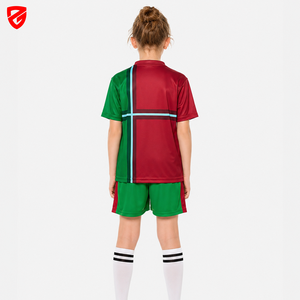 เสื้อฟุตบอลแขนสั้นแบบกำหนดเองสำหรับฤดูร้อน ผ้าโพลีเอสเตอร์ 100% แห้งเร็ว - Product Image 2