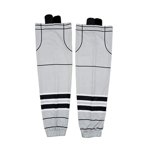 Vêtements de hockey pour jeunes et adultes avec logo personnalisé Chaussettes de hockey sur glace en polyester à sublimation pour les sports d'hiver à prix raisonnable - Product Image 1