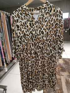 Vestido de Verano Premium con Estampado de Estrellas y Volantes, Cuello en V, Manga Regular, Camisa Larga con Botones para Mujer, Estilo Casual de Primavera - Product Image 2