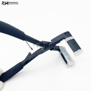 Alicates RMI Super Product de acero inoxidable con punta de plasma negra y mango de color negro, herramienta para extensiones de cabello con punta plana. - Product Image 5