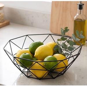 Corbeille à fruits géométrique moderne en fil métallique noir, écologique, support de rangement ouvert pour la cuisine - Product Image 1
