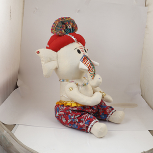 Adorable Peluche Ganpati Crème Faite à la Main, Poupée Religieuse Indienne en Peluche pour Enfants, Décoration de Fête, Vente en Gros - Product Image 3