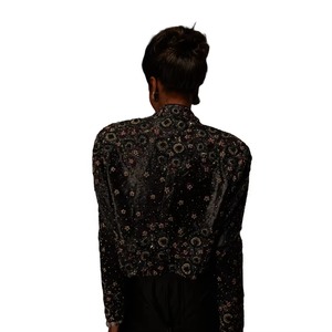 Ensemble coordonné trois pièces de créateur pour femme de bonne qualité, orné de paillettes, idéal pour les soirées et les cocktails - Product Image 5