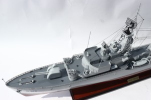HR.MS. Modelo de Barco de Guerra Holandés FRIESLAND Hecho a Mano en Madera por Fabricante Vietnamita para Decoración, Colección o Regalo - Product Image 2