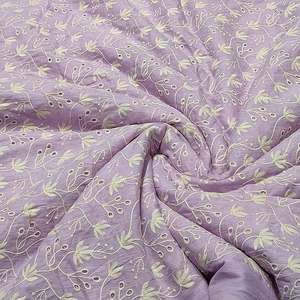Tissu brodé de qualité supérieure conçu pour la mode moderne et les collections de vêtements élégants. Ce tissu présente de belles qualités. - Product Image 6