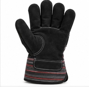 ถุงมือหนังเรียบ MUBASHAR PRO GRIP INTERNATIONAL สำหรับงานช่างชาวแคนาดา  ข้อมือเสริมความแข็งแรง ปรับความหนาและความยาวได้ ทนความร้อน - Product Image 4