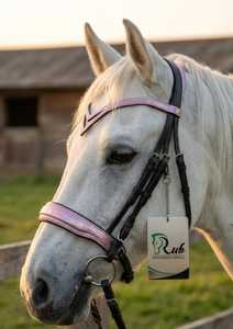 Brida de Cuero Rub International para Caballo con Ribete Rosa, Cómoda y Personalizable, Modelo 7860B para Caballos Islandeses - Product Image 1