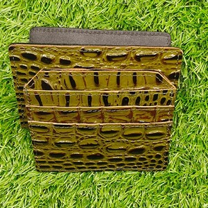Tarjetero de Cuero Verde Oliva para Hombre, Textura Cobra, Piel de Vaca Genuina, Delgado, Minimalista, de Alta Calidad, Funda para Tarjetas de Crédito - Product Image 1