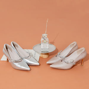 Chaussures à talons fins de 7,5 cm pour femme Ann'S, idéales pour mariage ou soirée, en tissu jacquard à bride unique, ornées de strass, couleur argent - Product Image 3