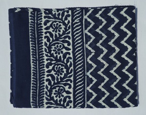 Paréo en coton imprimé à la main, motif chevron indigo, pour femme, style bohème, léger, idéal comme cache-maillot de bain ou tenue de plage. - Product Image 5