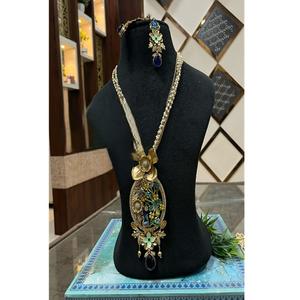 Ensemble de collier et boucles d'oreilles en laiton plaqué or de qualité supérieure, orné de cristaux et de strass, fait main, collection de cadeaux pour mariage et fêtes - Product Image 1