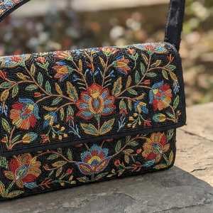 Porte-monnaie brodé à la main en coton coloré, mini sac à main traditionnel en tissu, avec fermeture éclair décorative, idéal pour les fêtes et Noël - Product Image 2