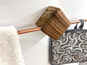 Wooden And <b>Copper</b> Rose Wall Mounted Bathroom Towel Holder Keeps Bathroom Neat Organized And Clutter Free Wholesale From India - Product Image 6