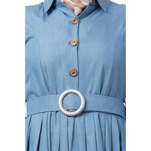 Robe longue plissée en jean premium sur mesure avec ceinture et boutons, manches longues, légère, en coton biologique, idéale pour l'été et les fêtes, pour femmes musulmanes. - Product Image 6