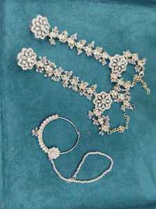 สร้อยคอทองชุบแบบดั้งเดิมประดับเพชรซิร์คอน ดีไซน์ระฆัง สำหรับงานแต่งงานของผู้หญิง ยี่ห้อ DHANLAXMI - Product Image 2