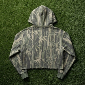 Hoodie court imprimé bambou pour femme – Vêtements d'hiver personnalisés avec poches utilitaires – Style streetwear - Product Image 6