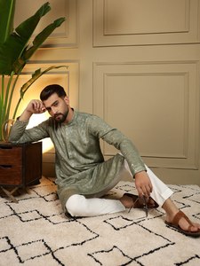 Pyjama Kurta en coton Khadi lourd de qualité supérieure pour homme Vantara avec broderie ethnique et travail au miroir, et Chudidar semi-coton pour tenue de mariage - Product Image 5