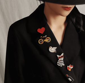 Broches de Lujo Hechos a Mano con Hilo de Oro y Bordado en Relieve 3D, Resistentes al Agua, con Logotipo de Moda para Ropa - Product Image 6