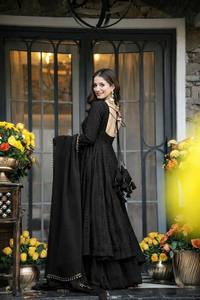 Ensemble Sharara Dupatta en Georgette Faux Bloomant avec Broderie Zari et Sequins de 3 mm - Product Image 3