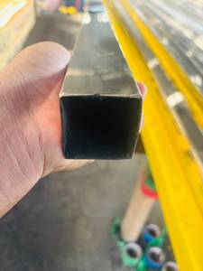 Tubo de Acero Inoxidable sin Costuras, Superficie Brillante, Tubo Rectangular 304 316 410, Tubo de Acero al Carbono para Fabricación Industrial - Product Image 1