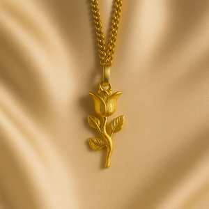 Colgante de hombre Hallmark chapado en oro y plata con cadena cubana y rosa - Product Image 1