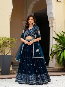 Ensemble Lehenga Choli moderne en Faux Georgette bleu, avec jupe évasée brodée de Zari et de sequins, et dupatta en tulle, pour mariage et fêtes, recyclé - Product Image 4