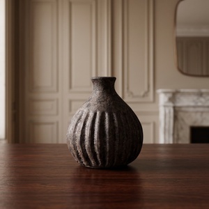 Jarrón de Cerámica Hecho a Mano para Mesa, Acabado Mate, Diseño Wabi Sabi - Product Image 1
