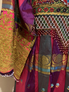 Vestido Tradicional Afgano Kuchi con Bordado de Encaje, Estampado Liso, Estilo Tribal Banjara, para Danza del Vientre, Hecho con Tela Afgana de la Mejor Calidad - Product Image 5