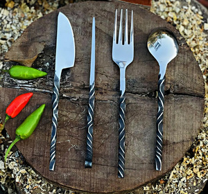 Juego de utensilios de este medieval forjados a mano con tenedor, cuchillo, cuchara hecha a mano con Funda de cuero, juegos de alta calidad - Product Image 2