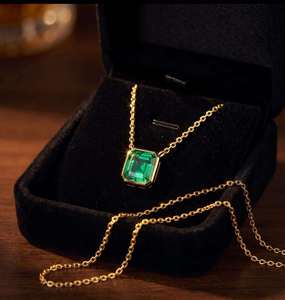 Collier Solitaire Minimaliste Délicat pour Femme avec Mini Diamant Carré Fantaisie Certifié et Émeraude de Laboratoire Taillée – Fabrication - Product Image 6