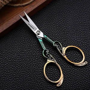 Tijeras de bordado pequeñas de 4,5 pulgadas Vintage verde dorado, tijeras de detalle de acero inoxidable de precisión afilada, artesanía de costura para el cabello - Product Image 4