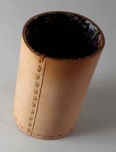 Soporte para Bolígrafos de Cuero de Primera Calidad, 100% Cuero de Grano Completo, Color Terracota, Resistente y Natural, para Oficina - Product Image 1