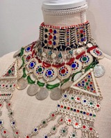 Tocado afgano Kuchi Matha Patti ornamental con colgantes y detalles de filigrana metálica para el cabello de novia tradicional