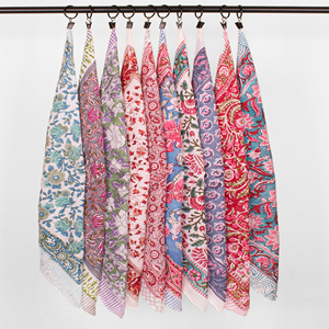 Pañuelo Floral de Algodón Orgánico Hecho a Mano en India para Cabello y Cuello, Estilo Boho, Ecológico, Transpirable, Ligero y Reutilizable para el Verano - Product Image 5