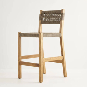 Silla de Jardín Artesanal que Combina Durabilidad en Exteriores con un Estilo Arquitectónico Atemporal - Product Image 1