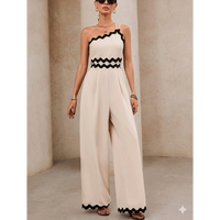 Combinaison asymétrique à jambes larges avec bordure festonnée Une combinaison chic et moderne, élégante et tendance.