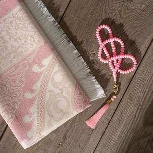 Alfombras de Oración Sajdah Acolchadas Musulmanas de Nuevo Diseño, Venta al por Mayor de Fábrica, Regalo Islámico para Ramadán, Alfombra de Oración para Viajes, Alfombras para Interiores - Product Image 2