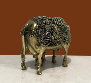 Statue de veau en laiton artisanale, figurine de vache Kamdhenu, finition vintage, décoration d'intérieur, article cadeau - Product Image 3