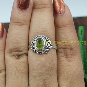 Anillo de plata de ley 925 con peridoto verde natural, hecho a mano, diseño vintage, peridoto facetado ovalado, joyería para mujer, unisex. - Product Image 2