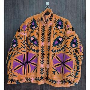 Veste réversible en velours Suzani matelassée respirante, tissée à la main, style bohème chic, motif floral vintage, col montant, pour femme - Product Image 1