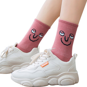 Chaussettes amusantes à motif de visage d'anime, 100% coton, longueur mi-mollet avec logo sur le corps - Product Image 3