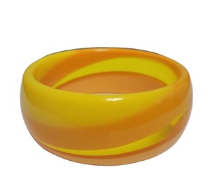 Nouveau bracelet jonc en résine jaune-orange, design classique et élégant en acrylique épais, bijou unisexe tendance pour femme, idéal pour un mariage - Product Image 1