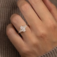 Bague de fiançailles de luxe en or jaune, blanc ou rose 10K, 14K, 18K avec diamant ovale de laboratoire VVS2 et pierres latérales en cluster, certifiée IGI, cadeau