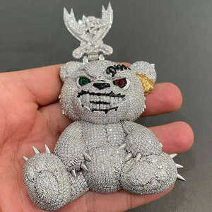 จี้เพชรโมอิสซาไนต์ทรงฮิปฮอป Charm Jewells เงินแท้ 925 รับรองโดย IGI ประดับขอบทอง 18K ชุบทองคำขาว ฝังเพชรแบบไมโครเพฟ ดีไซน์เก๋ไก๋ เหมาะสำหรับทั้งชายและหญิง - Product Image 1
