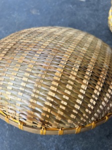 Lot de 5 plateaux de service ronds en bambou 26-36cm du Vietnam pour la présentation de fruits, le service du pain, la présentation alimentaire OEM/ODM, faits à la main - Product Image 5