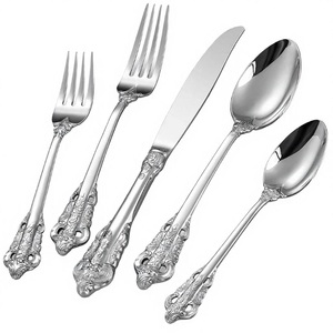 Ensemble de couverts modernes en acier inoxydable jetables, avec manche à motif ajouré, finition poli miroir, cuillère et fourchette, pour fêtes, mariages et événements professionnels - Product Image 1