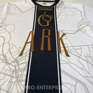 T-shirt homme de haute qualité, 100% coton, poids lourd, coupe oversize, col montant imprimé, style boxy. - Product Image 3