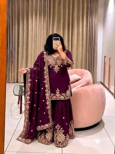 Conjunto Étnico de Tres Piezas: Kurti Premium de Georgette Completamente Cosido de Secado Rápido para Todas las Estaciones, Pantalones Sarara Acampanados y Dupatta a Juego - Product Image 1
