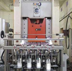 Presse hydraulique industrielle à grande vitesse pour la formation de contenants en aluminium, système entièrement automatique pour les barquettes d'emballage alimentaire - Product Image 1