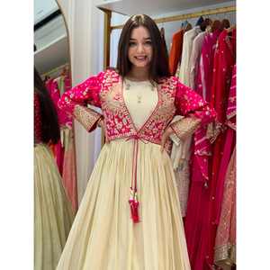 Vestido Lehenga Choli con Bordado Elegante, Lentejuelas y Trabajo de Codificación para Bodas - Product Image 4